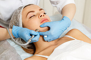 Gesichtsbehandlung Microdermabrasion